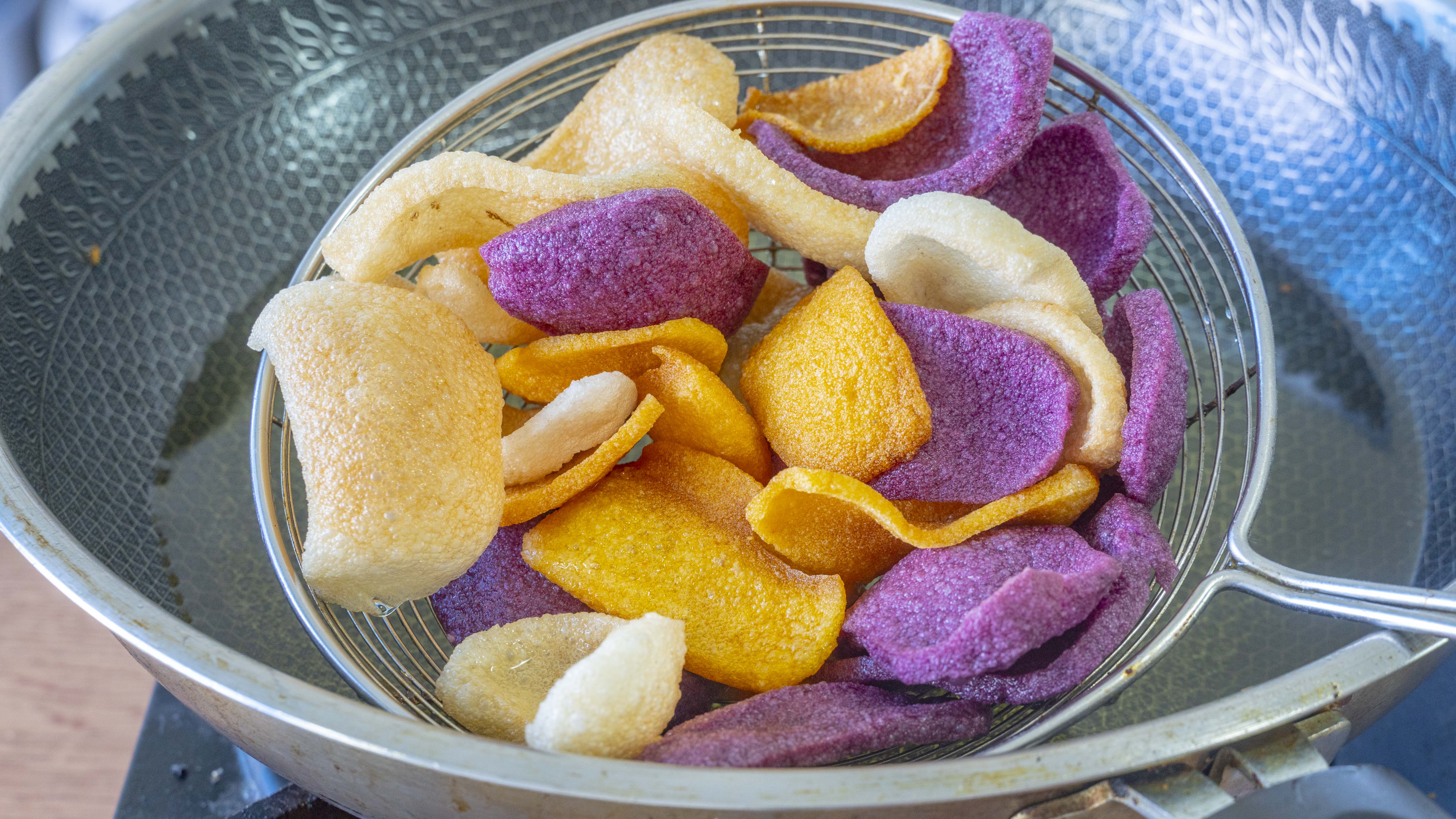 自製三色薯片，不用土豆，南方特色做法，又酥又脆，比買的好吃