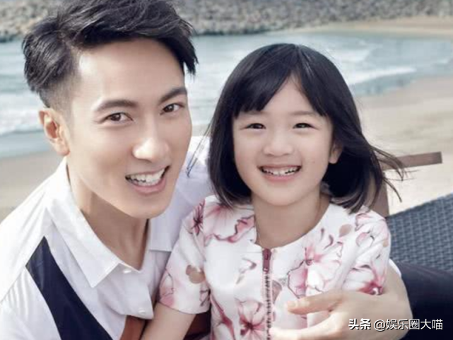 有种基因叫吴尊女儿，幼时天真可爱，如今气质出众美到移不开眼