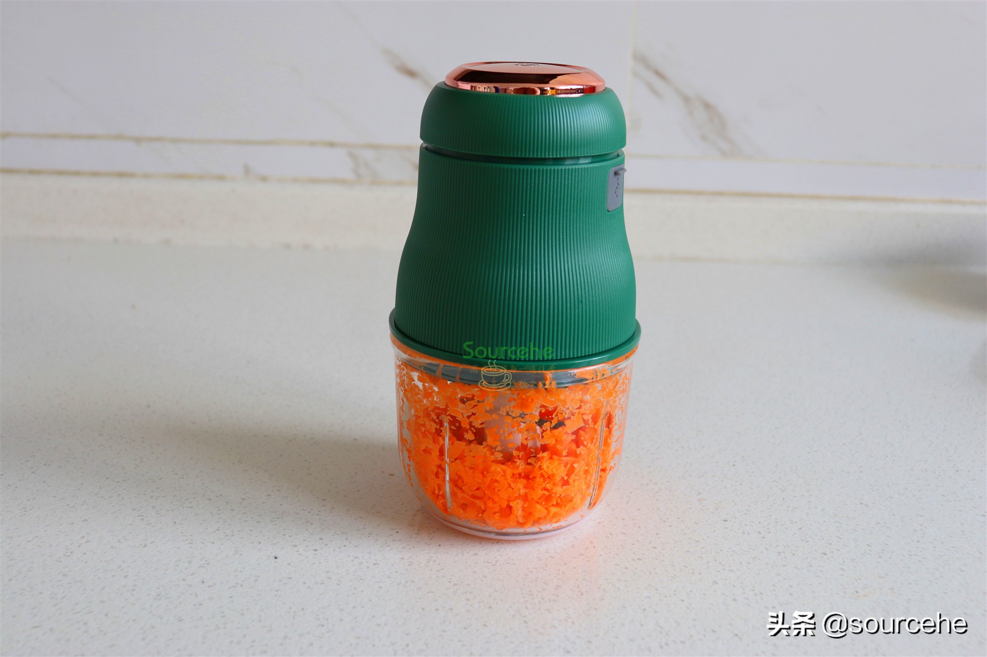 我家寶寶二歲多，隔三差五就吃蔬菜肉末粥，身高一米，聰明又可愛