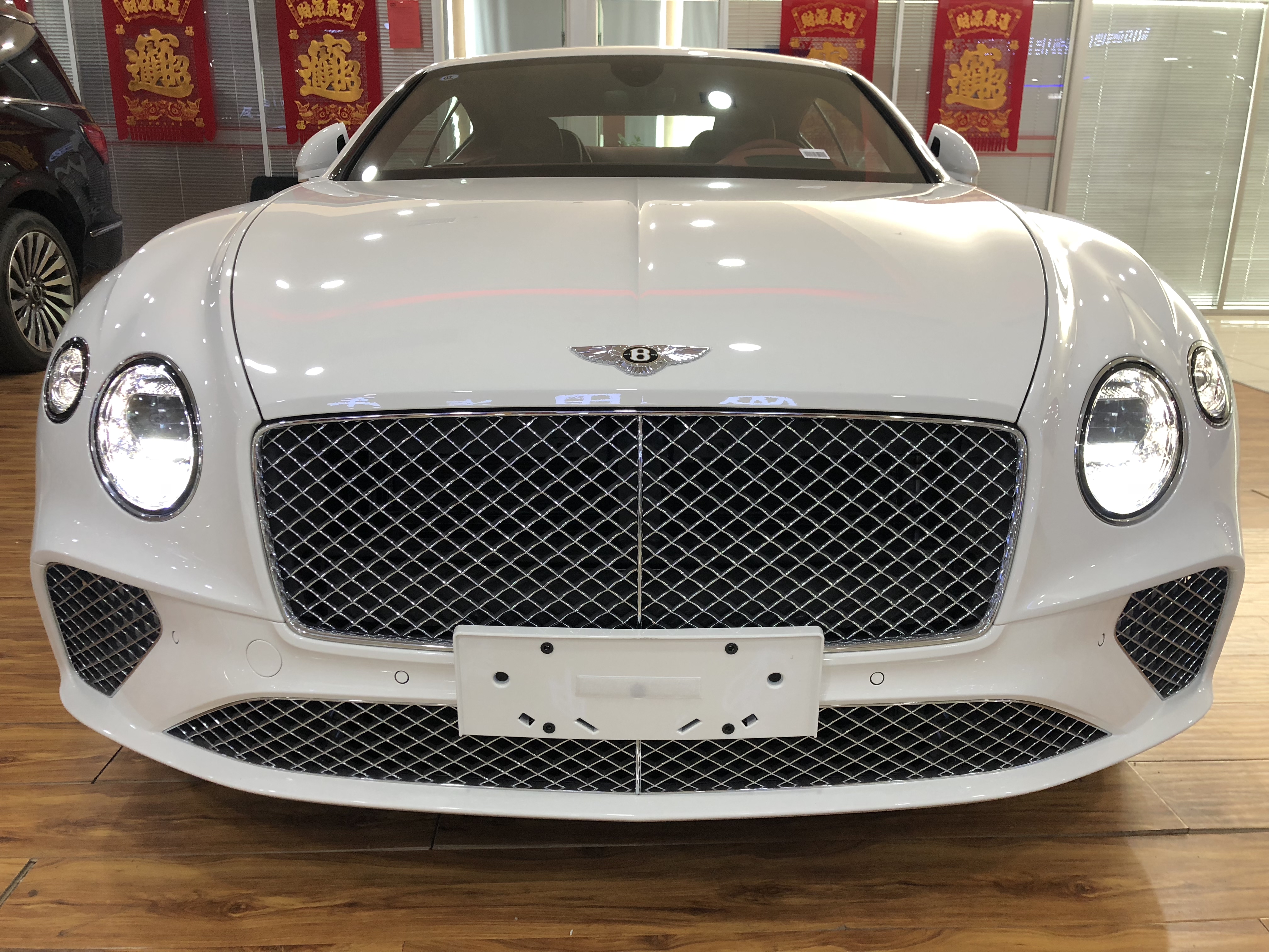 2021款中规宾利欧陆gt白红实车配置报价