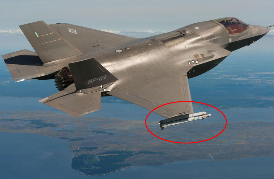 歼-20进气道空中变形，复合材料反超F-22！上演田忌赛马