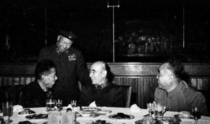 十大元帅、十大将军都不会说普通话，他们带兵打仗，如何沟通呢？