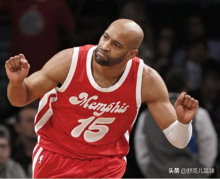 揭秘NBA球星十大霸气庆祝动作：卡特开摩托成经典，榜首太嚣张