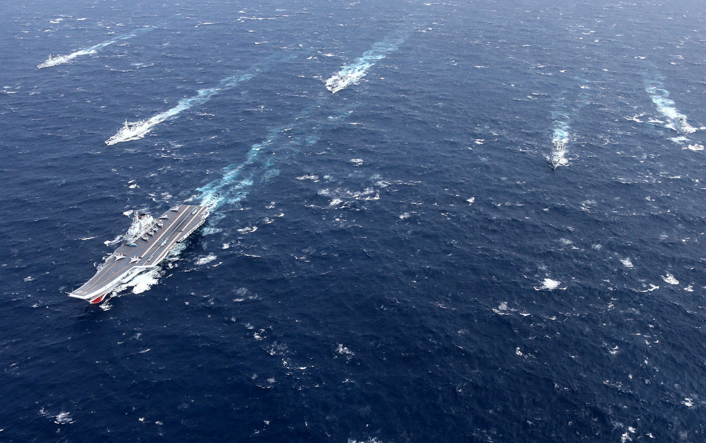 接连下水，我国为何要加速建造075两栖攻击舰？