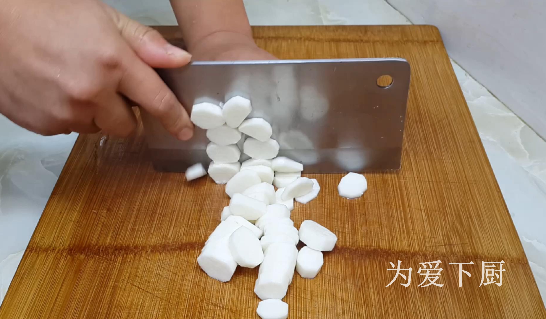 这山药做法太好吃了，锅里炸一下，外焦里软又空心，真的太香了