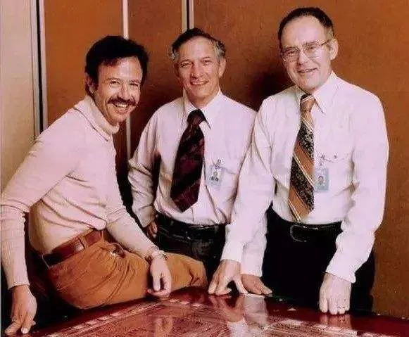 芯片简史：六场产业战争定江山