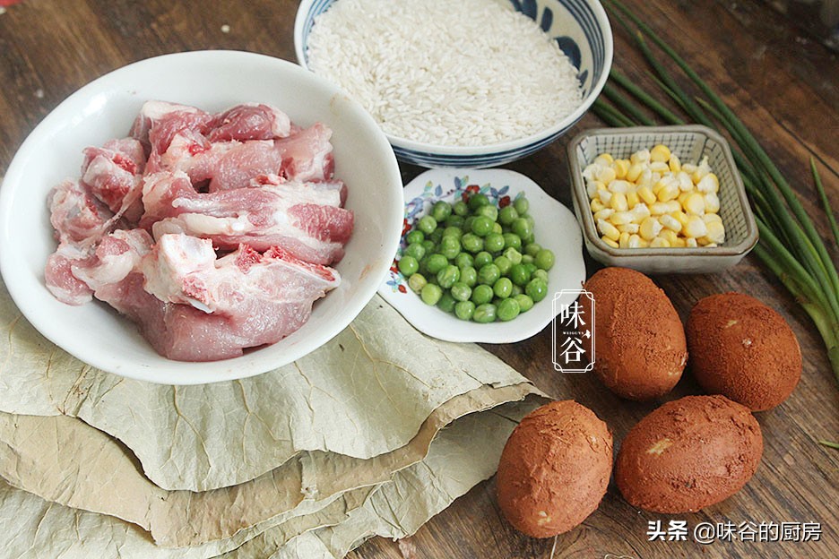 最近家人就馋这饭，裹上叶子一起蒸，清香不油腻，既是主食也是菜