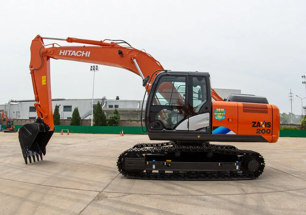 How does Hitachi ZX200-5 excavator achieve an average fuel