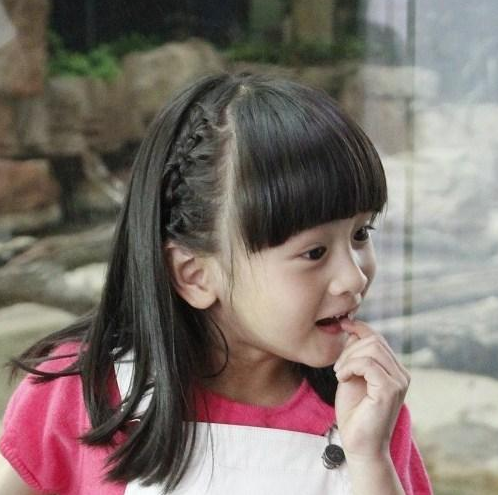 13岁森碟运动照太惊艳！挥拍有力腿部肌肉抢镜，身高已逼近爸爸