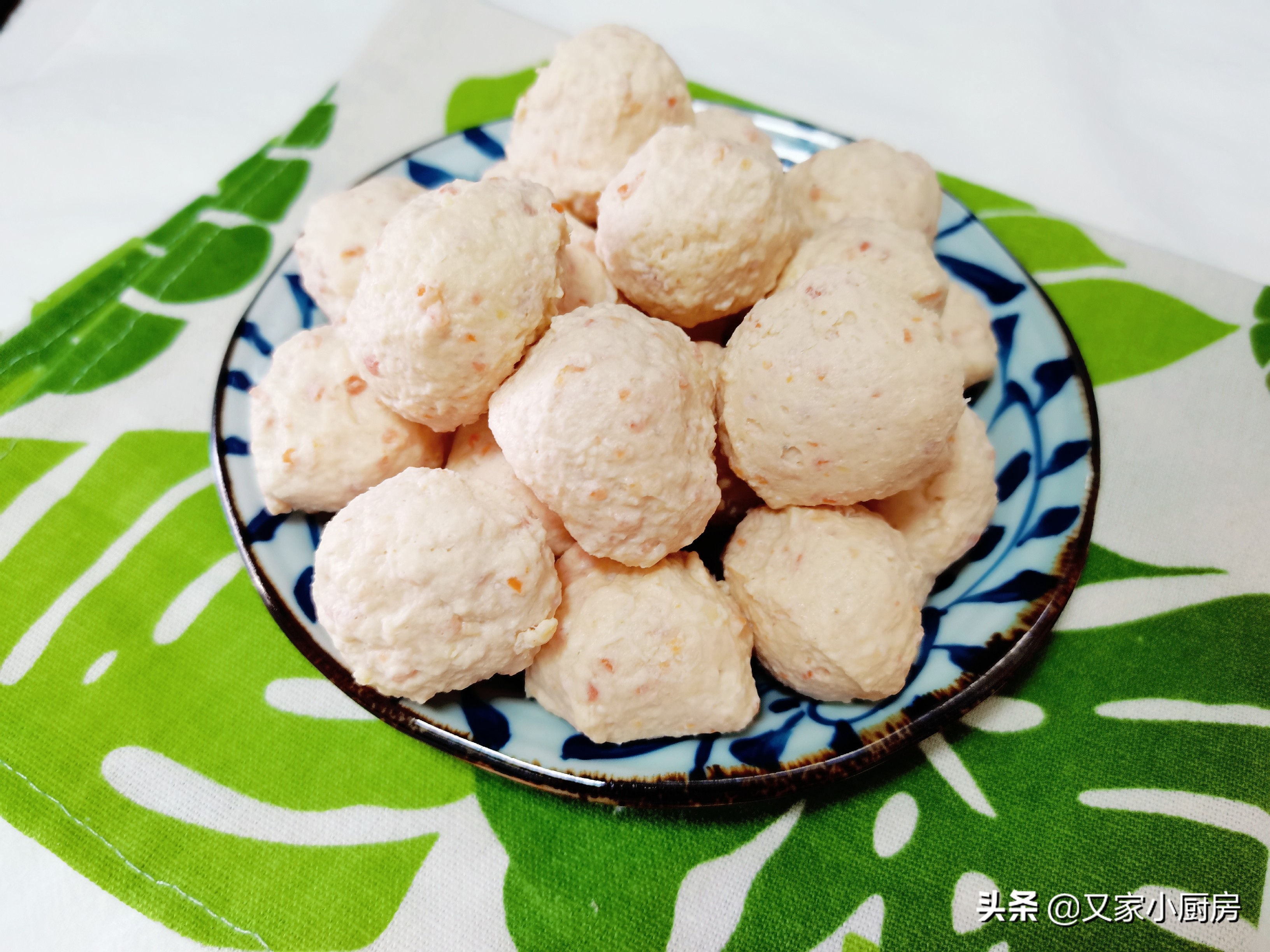 孩子爱吃的鸡肉丸子，详细步骤出来了，Q弹好吃，做法简单还省事