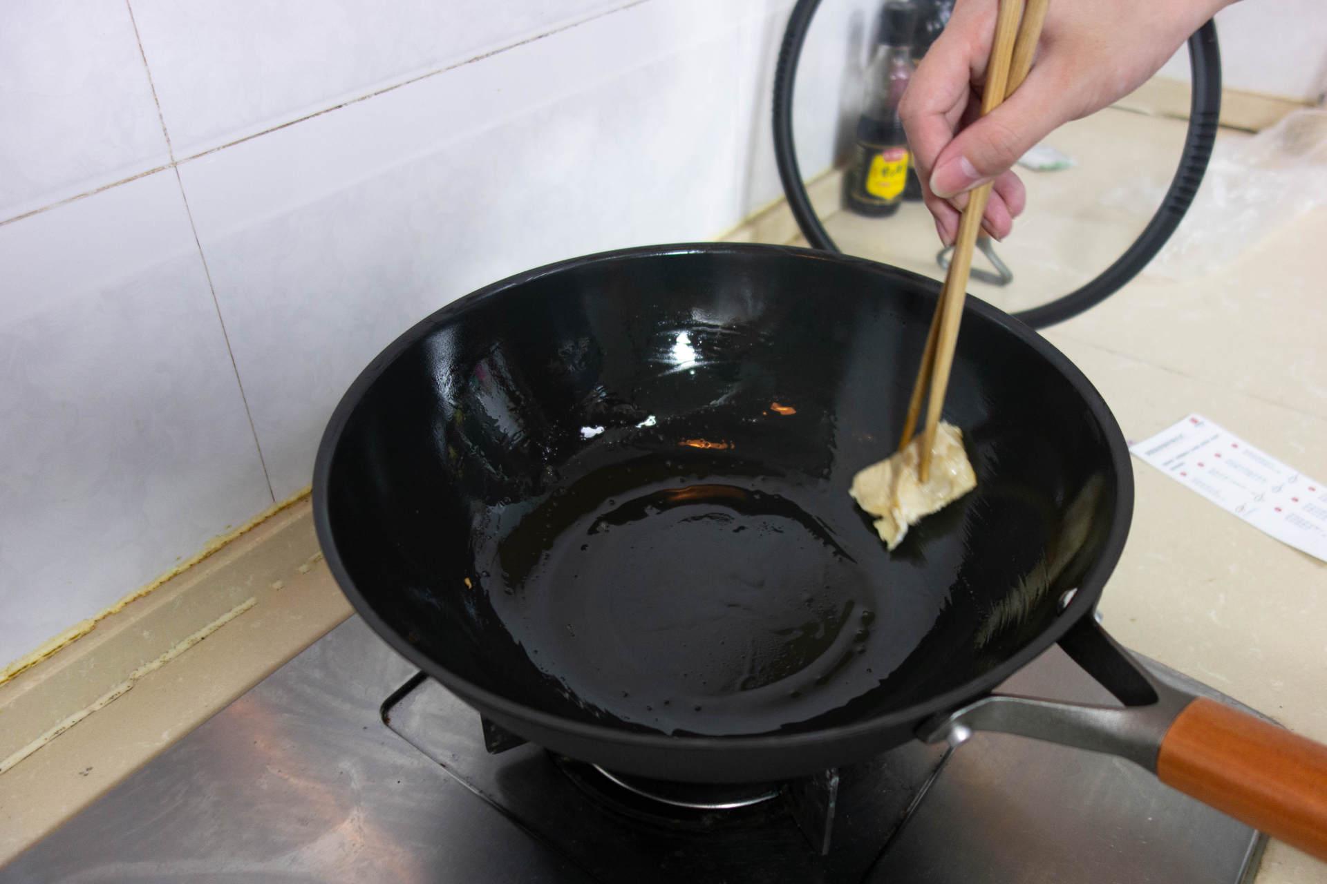 想要炒出“锅气”，你可能需要一口三禾窒氮轻铁锅