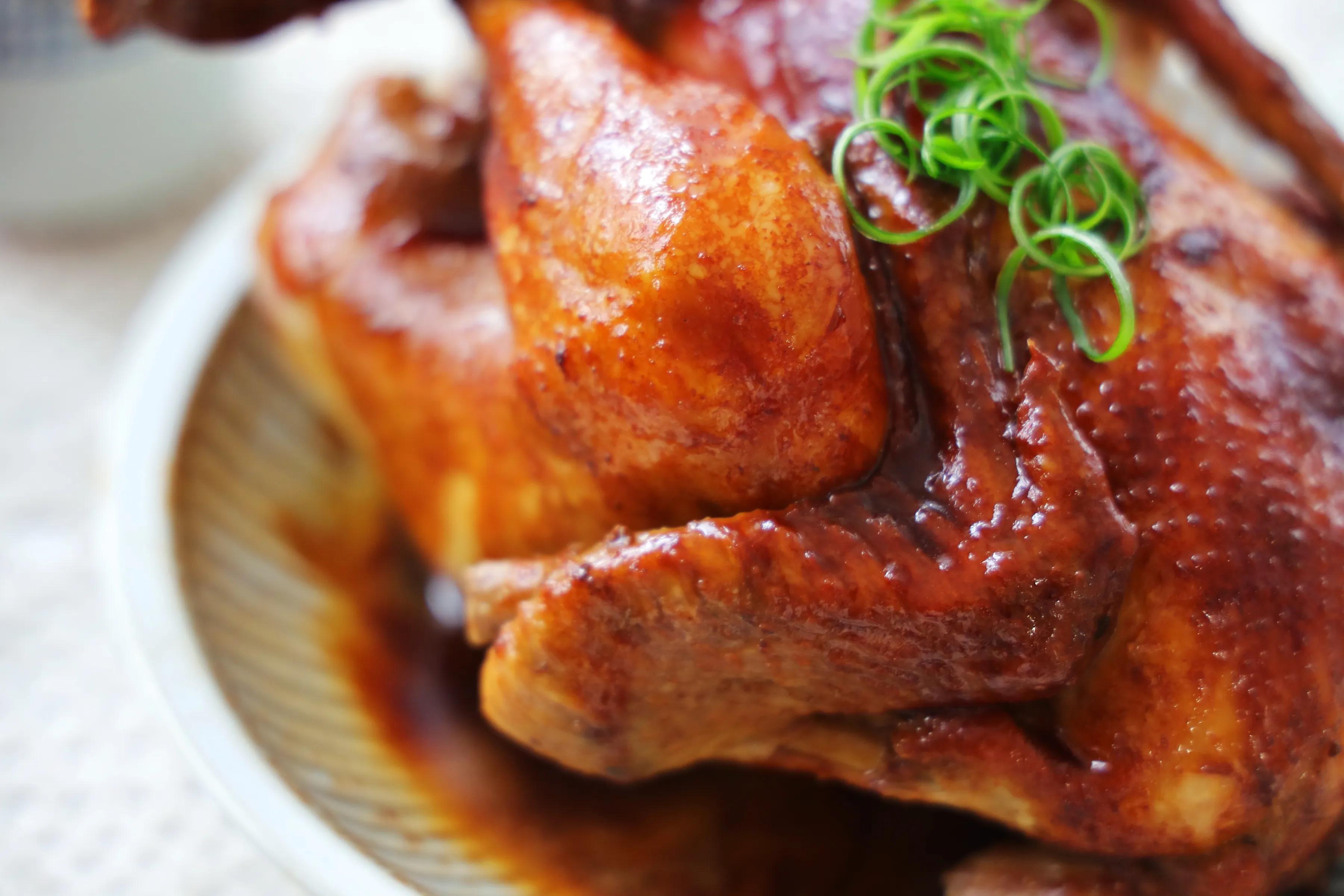 整隻雞怎麼做最好吃？ 靠譜的懶人做法，鮮嫩多汁，比紅燒還過癮！