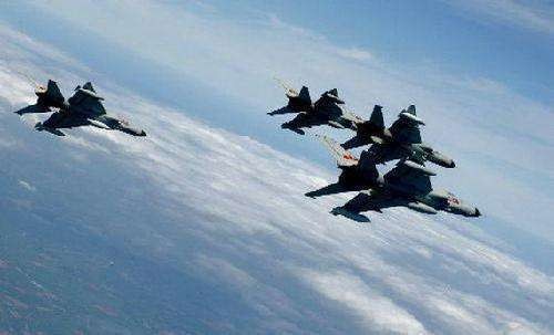 俄機闖入日本領空，解放軍艦機現身日本近海，岸田文雄被選民拋棄