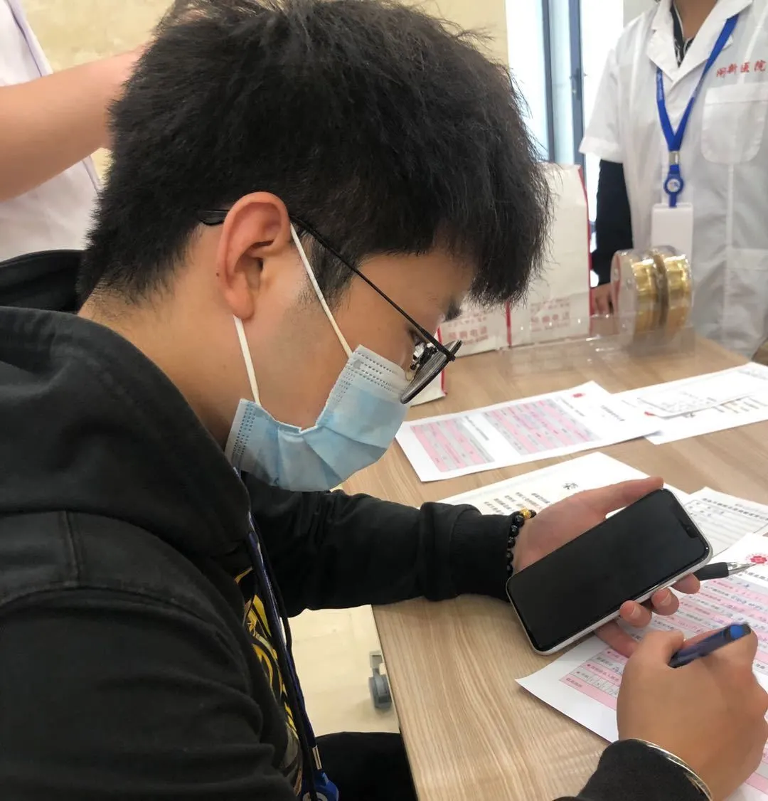 這一天，我們共同宣誓，“志愿加入中華骨髓庫！”