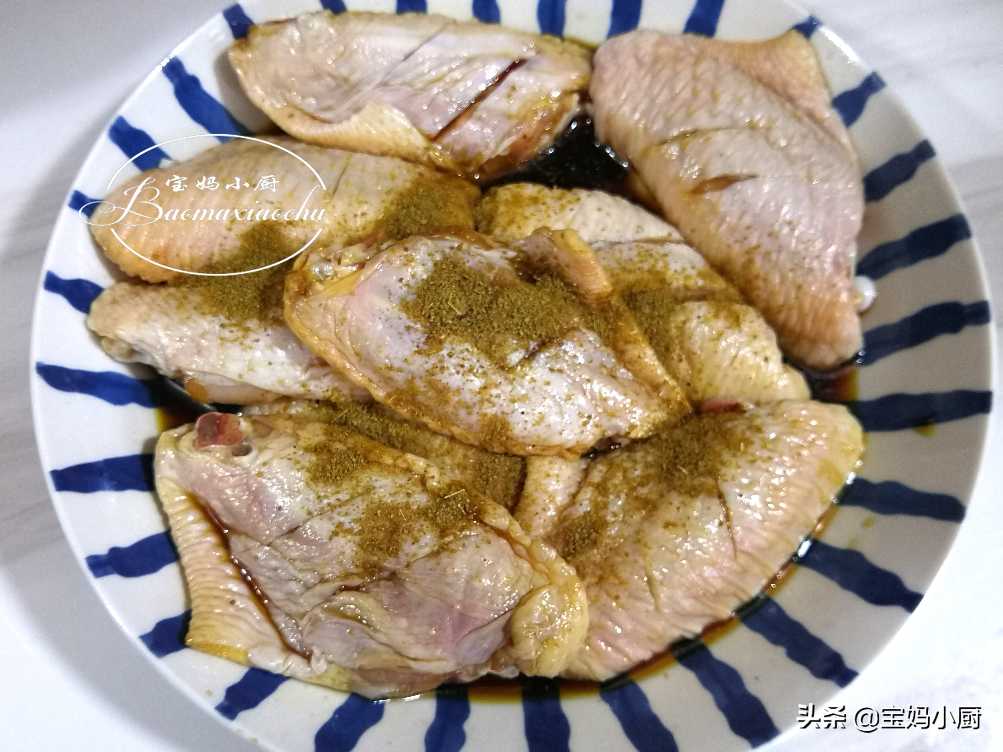 宝妈给孩子做炸鸡翅，不用一滴油，用料简单不繁琐，吃着可香了