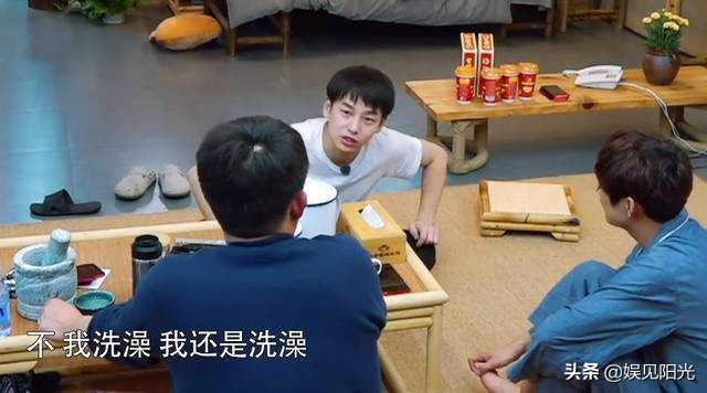 《向往的生活》：不愿洗澡还不换衣服，彭昱畅是真把这节目当家了