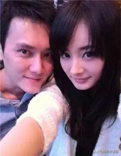 赵丽颖和冯绍峰短暂的情史,终于在五大裂痕的催逼下,寿终正寝了
