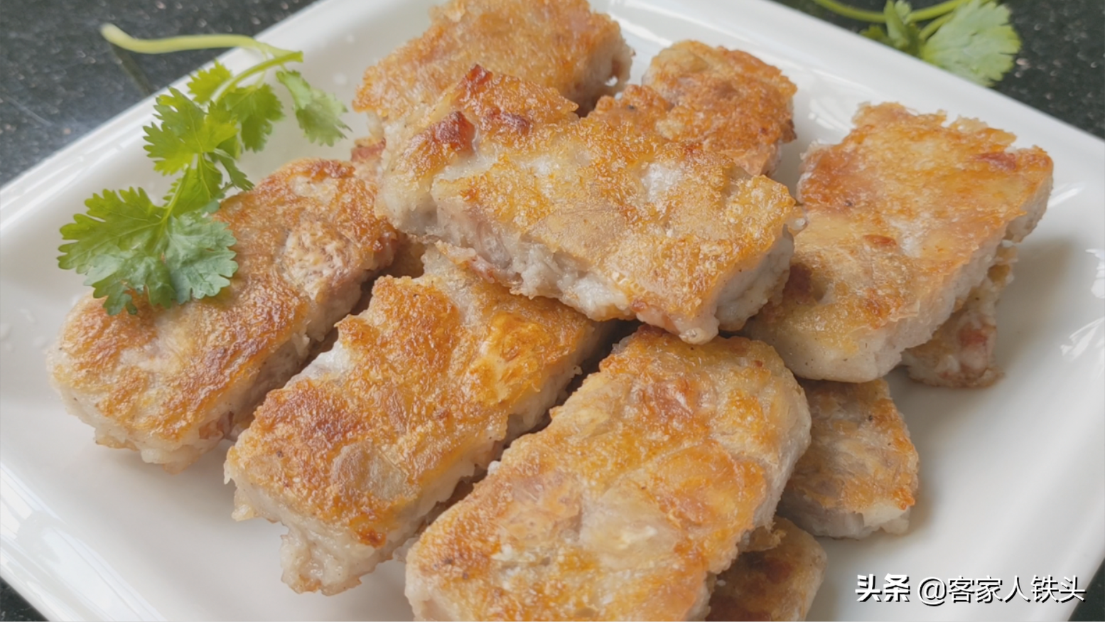 香芋这一个做法实在好吃，一次做一盘，外酥里嫩，连吃5块还想吃