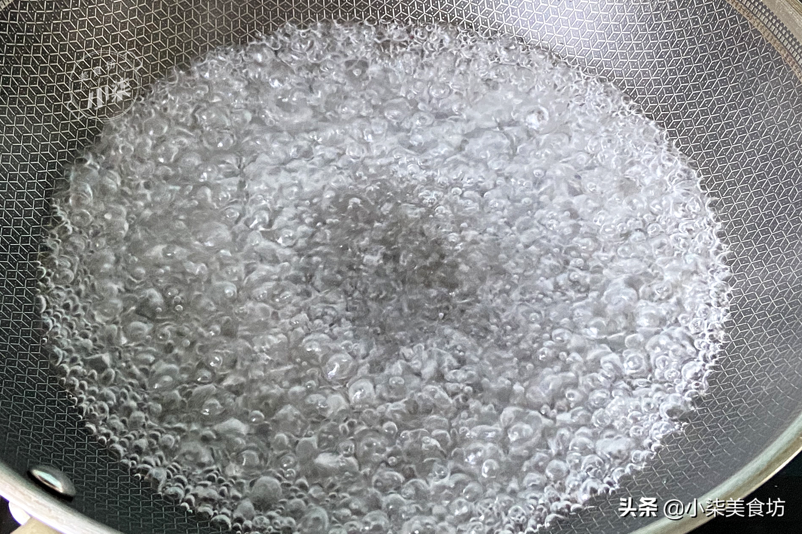 這樣炸的丸子，不吸油不回軟，外酥裡軟又開胃，學會過年有口福了