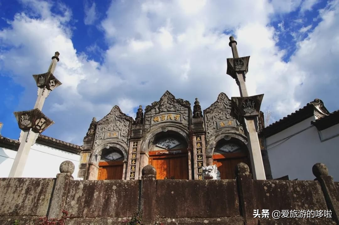 The best place to travel in October-November, the late autumn tour bus is about to depart