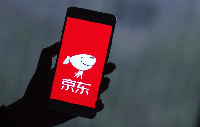 刘强东年轻时的照片，看后让人心酸，网友坦言：这才是白手起家