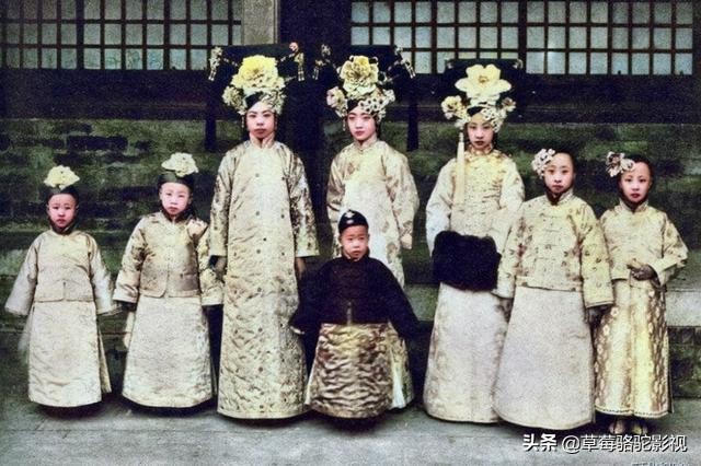 珍贵影像：1920年彩色罕见老照片，溥仪和他皇亲贵族们
