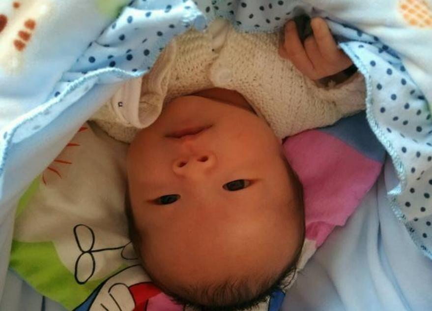 Why do some babies "fart" so stink?Not a good thing, novice parents