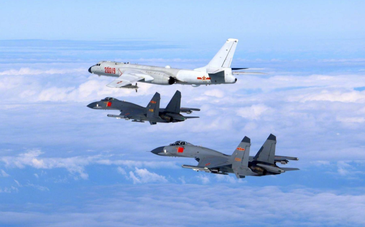 綠媒打嘴炮最厲害？ 解放軍軍機巡航台海，綠媒：台軍加強訓練