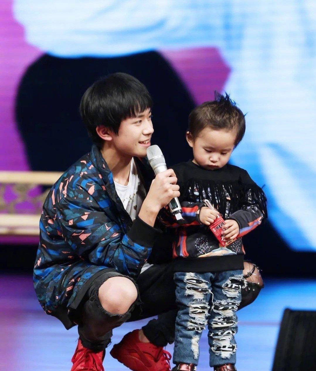 易烊千玺7岁弟弟创造魔方世界纪录，仅学习9个月每天苦练6小时