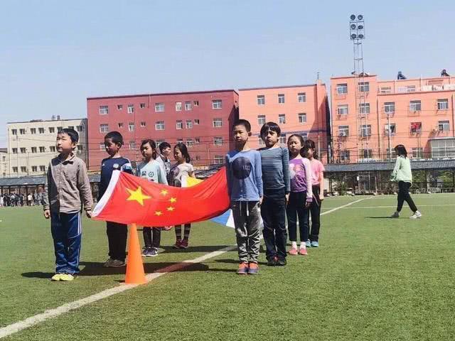 刘烨妻子带俩孩子回国，检疫时被称外国人，诺一大喊：我是中国人