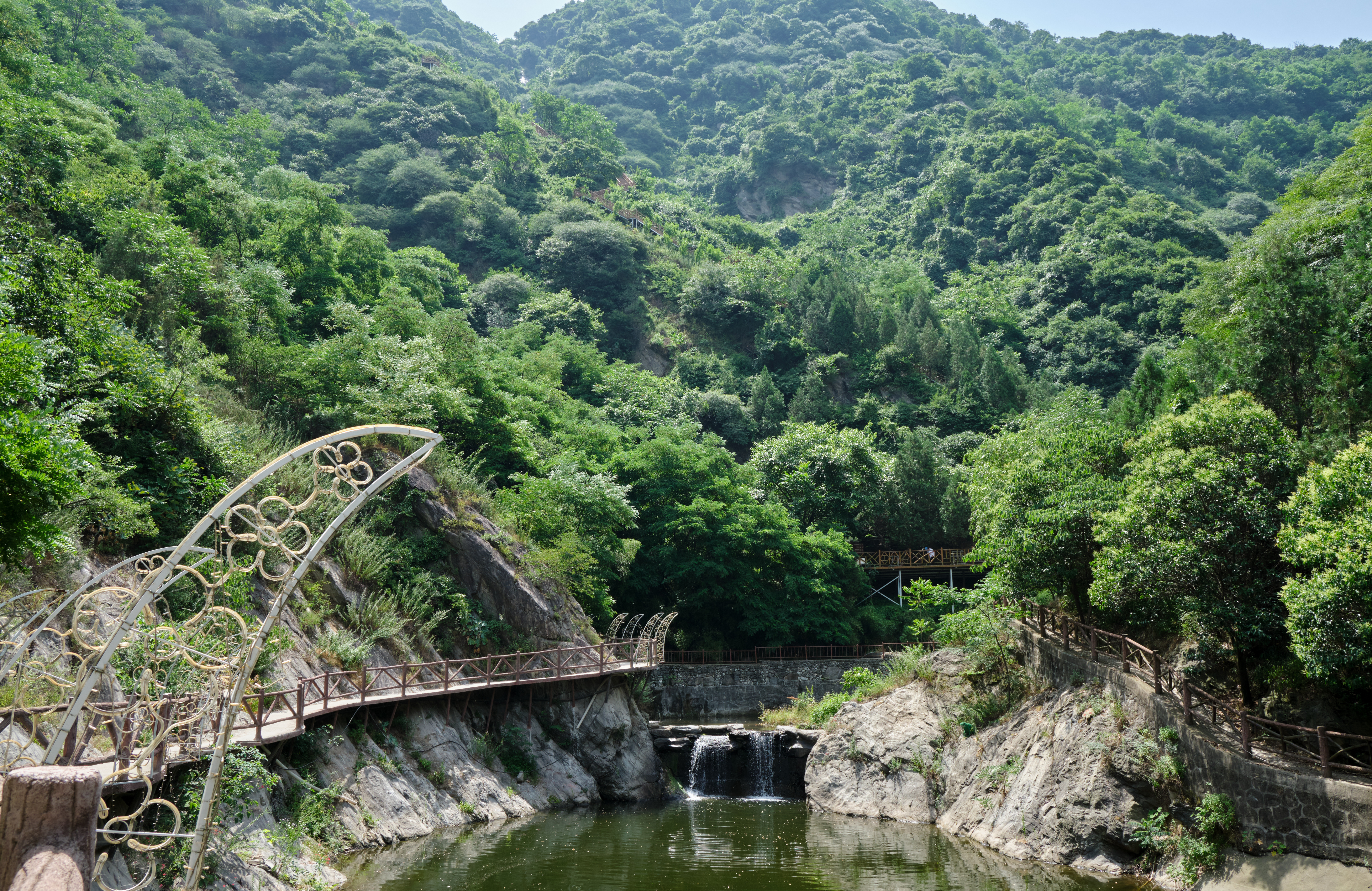 西安不怕高温，距城区30公里的金龙峡漂流，太凉爽了