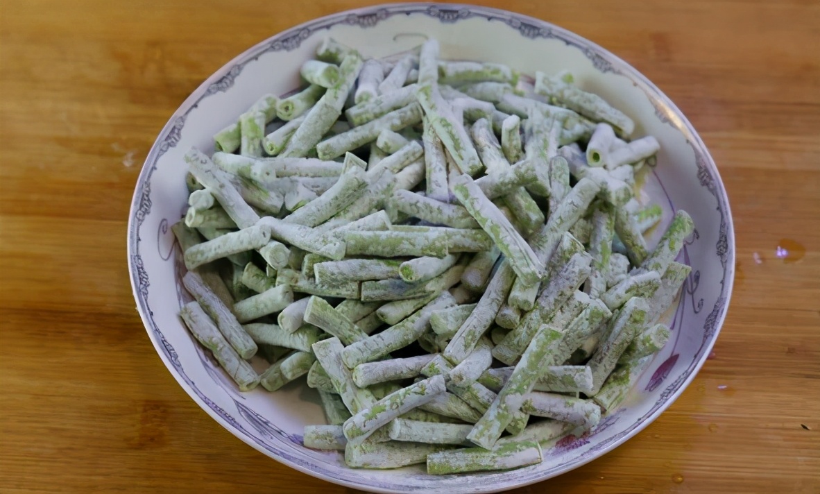 夏天豆角多，别只会炒着吃，教您一个别样做法，好吃不油腻营养高