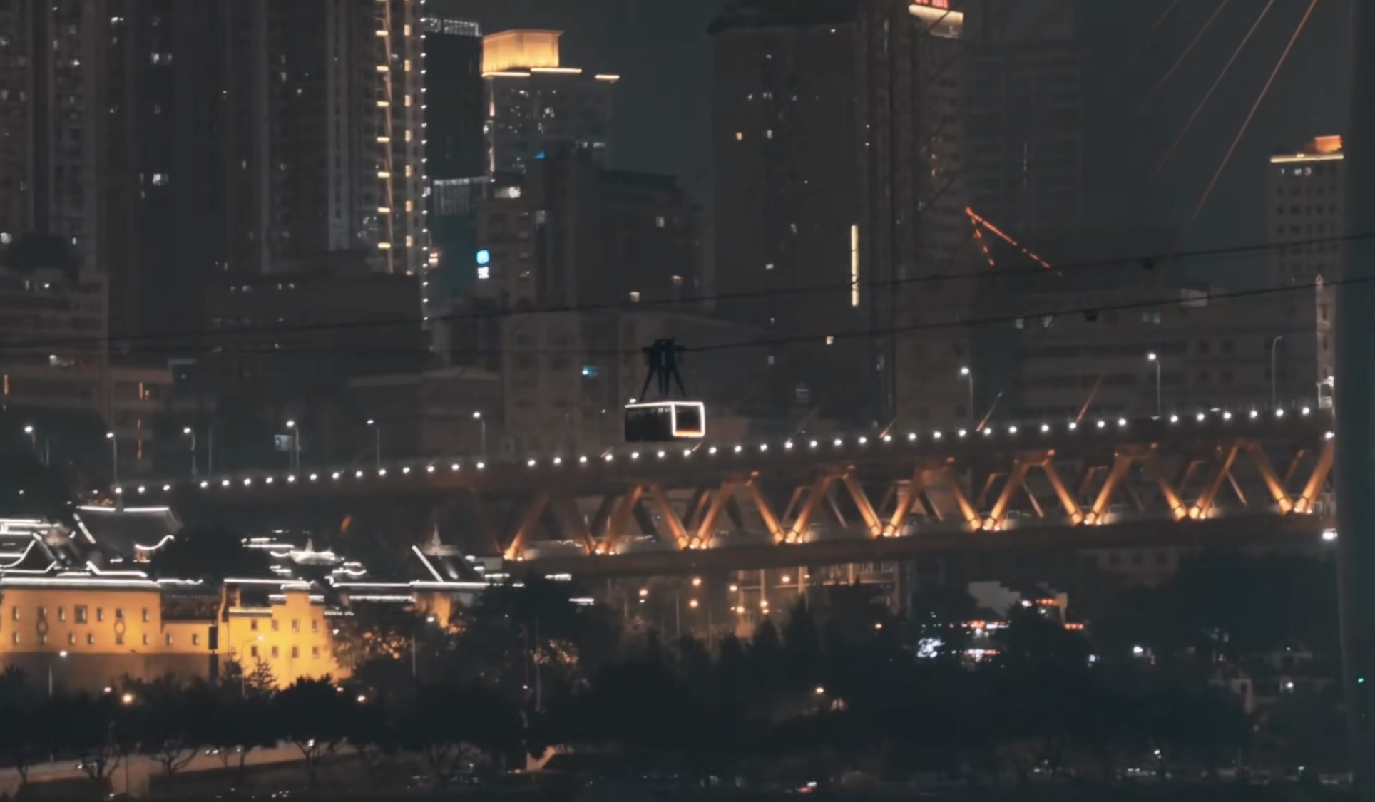 重庆崽儿张晋携蔡少芬回到家乡，一支短片，将山城的美一网打尽