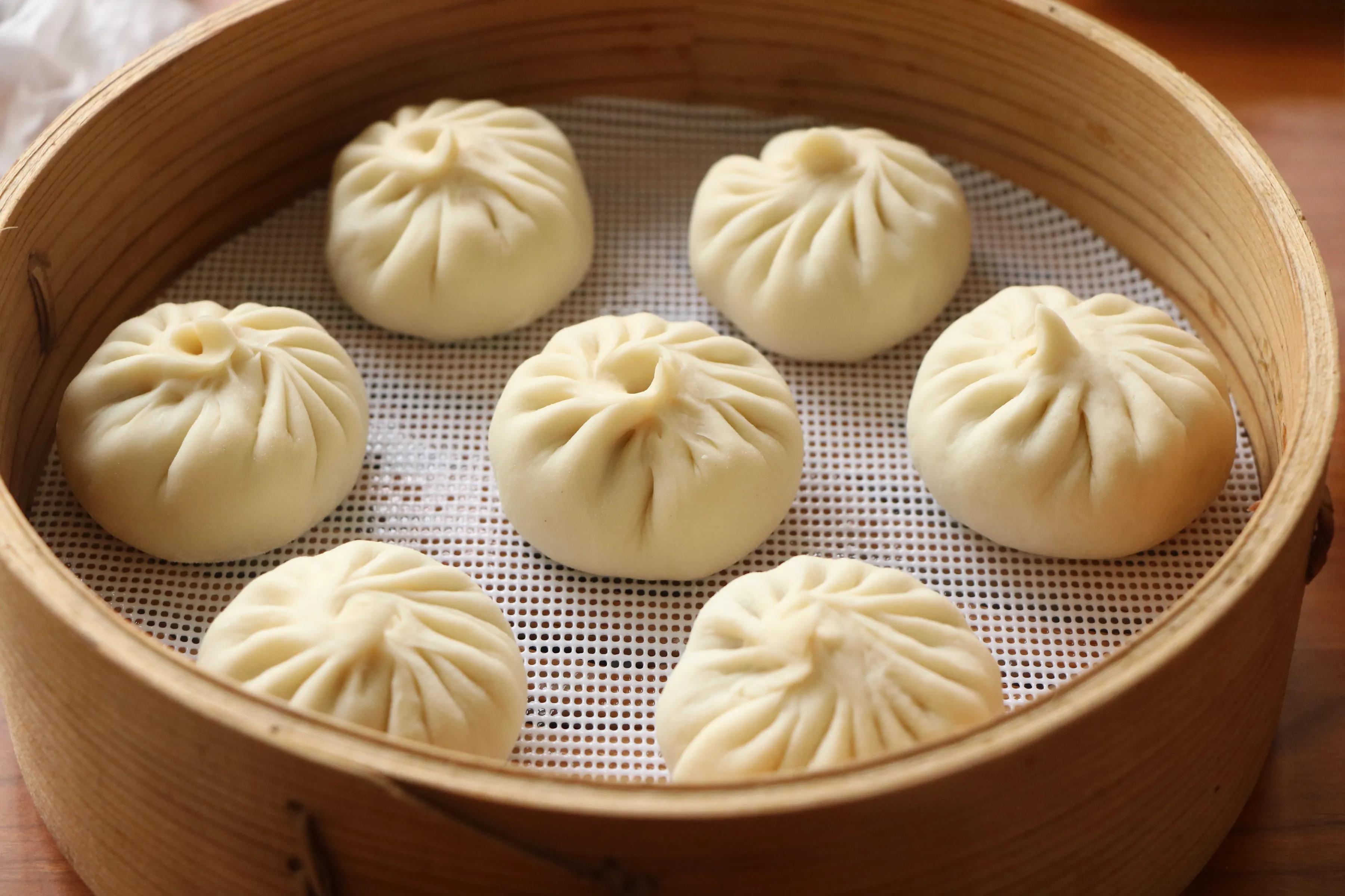 孩子要吃包子，一口氣在家做了20多個，個個鬆軟流湯汁，太好吃了