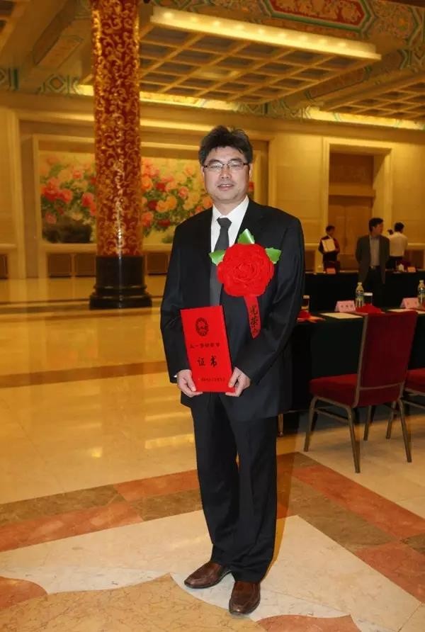 探明18個銅礦、18個金礦、11個銀礦，他為國家找“寶藏”，獲全國表彰！