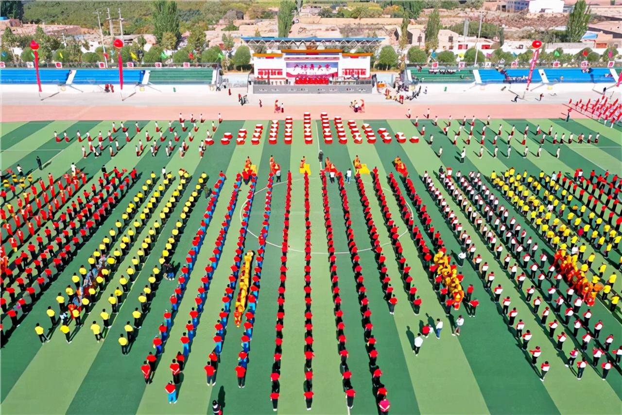 新疆疏附县举办首届全民健身运动会舞动疏附·畅想未来 广场舞大赛