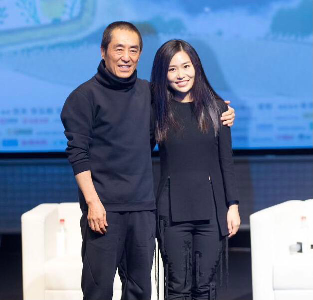 张艺谋父女俩走红毯，张末撞脸章子怡，与老爸共导电影被赞有才华