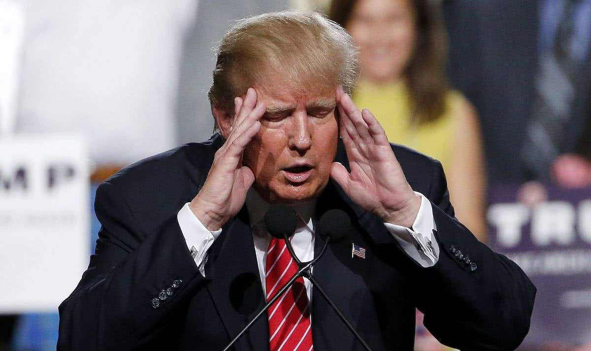 白宫发布会翻车！华裔女记者犀利发问，特朗普