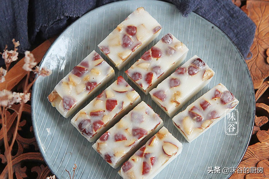 這糕點，吃一次饞一次，不用烤箱不打發，香甜軟糯，家人都愛吃