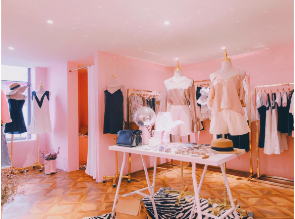 大学生开服装店，靠一招“闺蜜卡”营销策略，一个月净赚27万