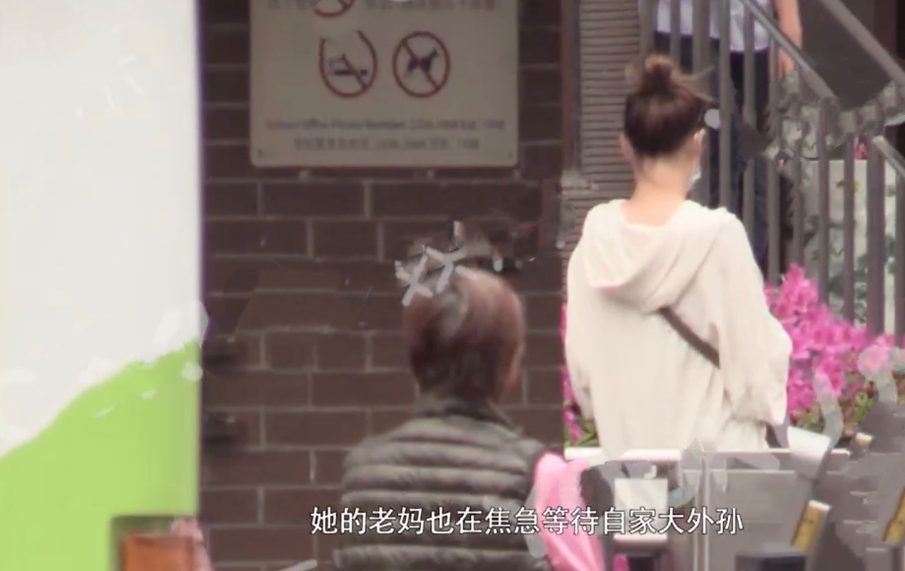 應采兒定居上海送兒子上國際學校，接Jasper放學時表演跳舞很賣力