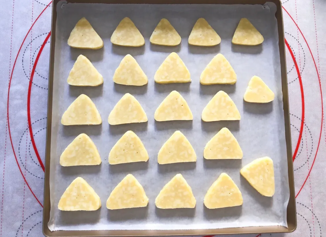 超简单,免打发的黄金芝士咸味饼干 美食做法 第11张 超简单,免打发的黄金芝士咸味饼干 美食做法 第11张