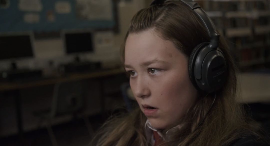 年幼弟妹要照料，瘾君子母亲要供养，这个高中