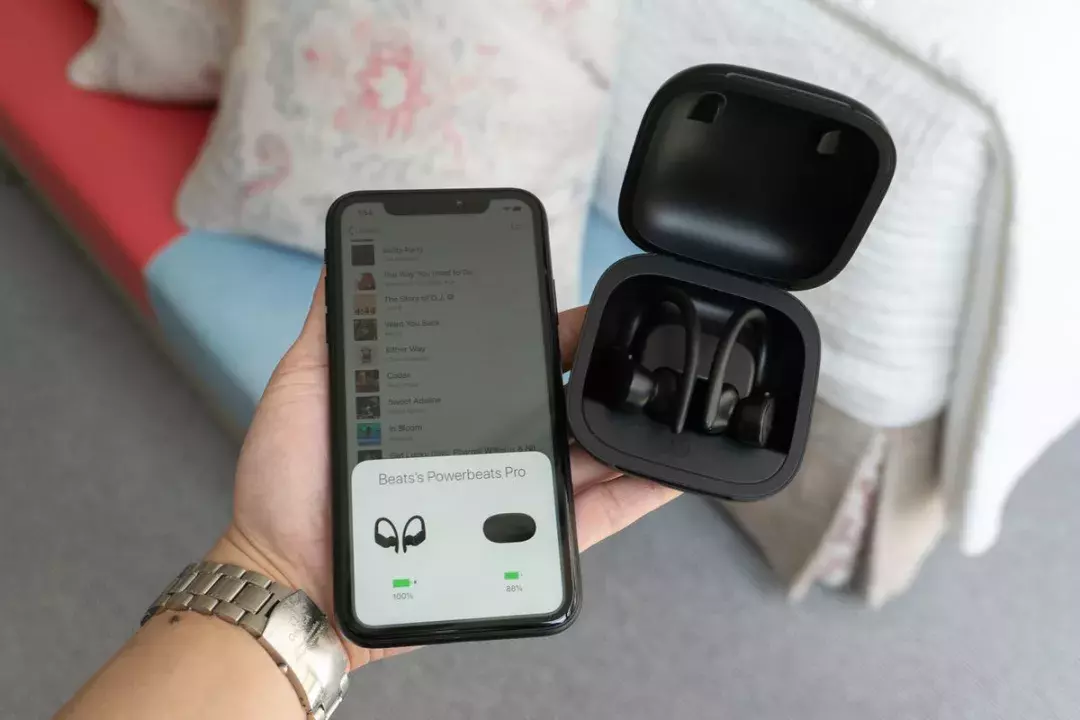 苹果发布新手机耳机！音色续航力防潮都比 AirPods 好