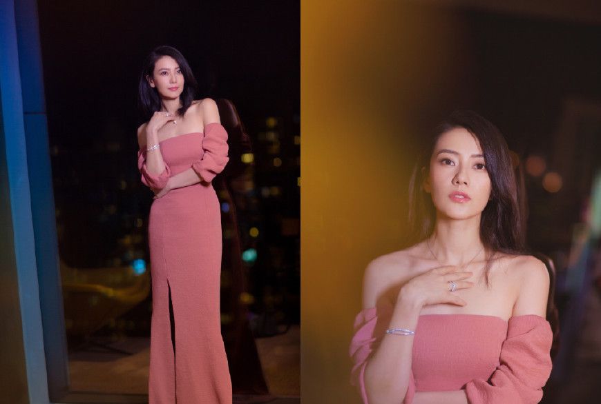 高圆圆和舒淇素颜同框，两位女神都很漂亮，网