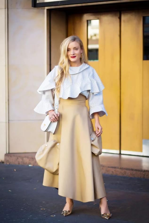 天凉短裙该收起来了，建议多穿这5款早秋“长裙”，时髦显高级