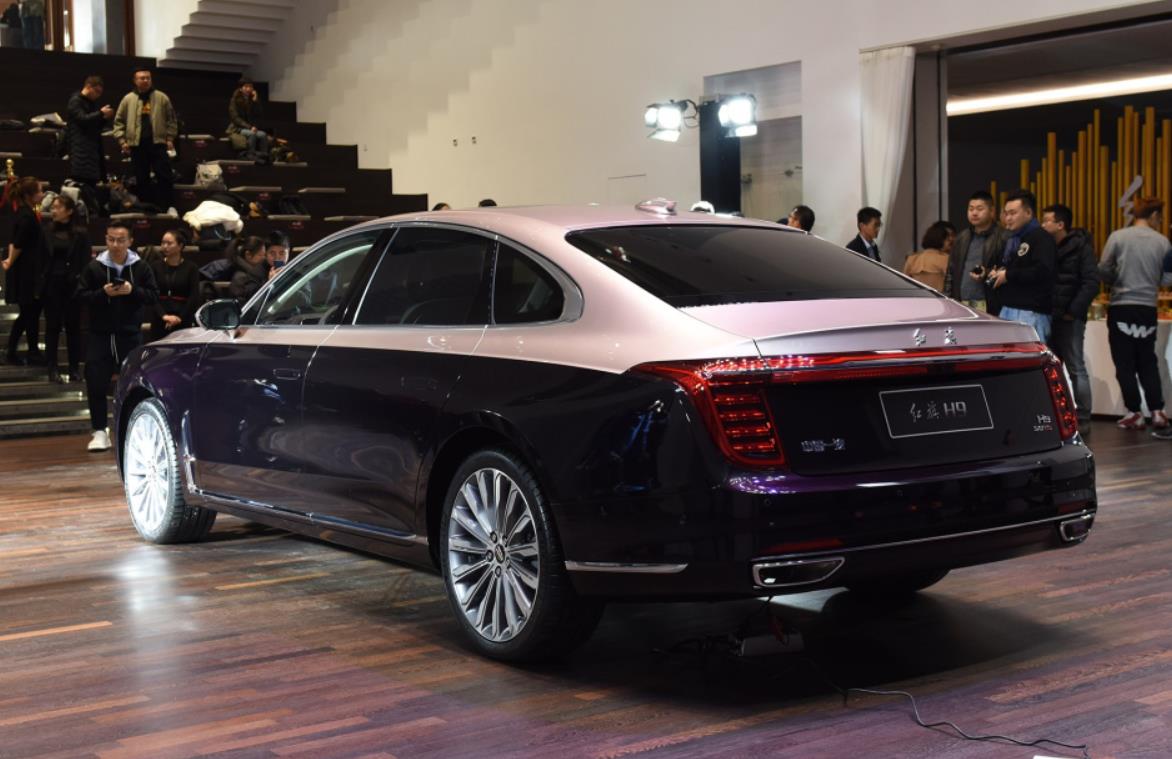 这车真豪华，3.0T V6发动机，轴距超过3米