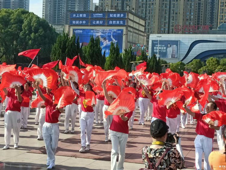 舞动湘潭”万人同跳大型排舞展演湘潭主会场启动活动圆满成功