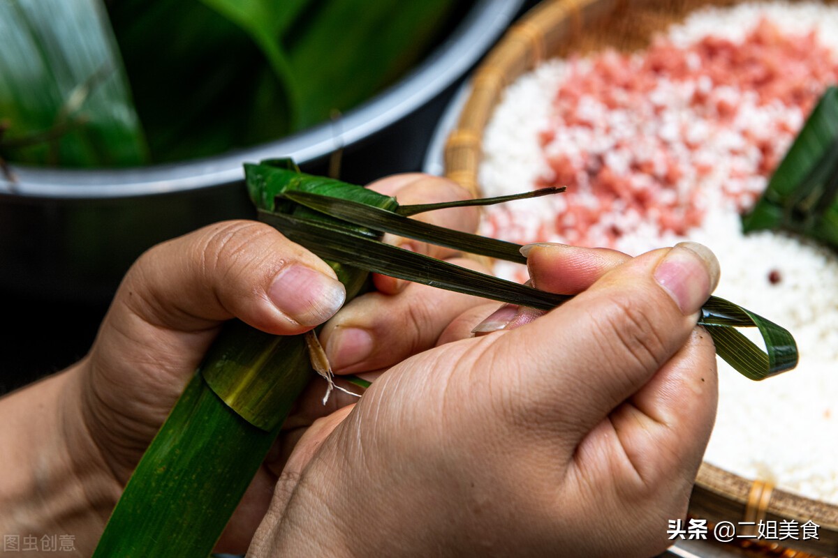 粽叶不要用水煮，教您正确的处理方法，包出来的粽子清香又好吃