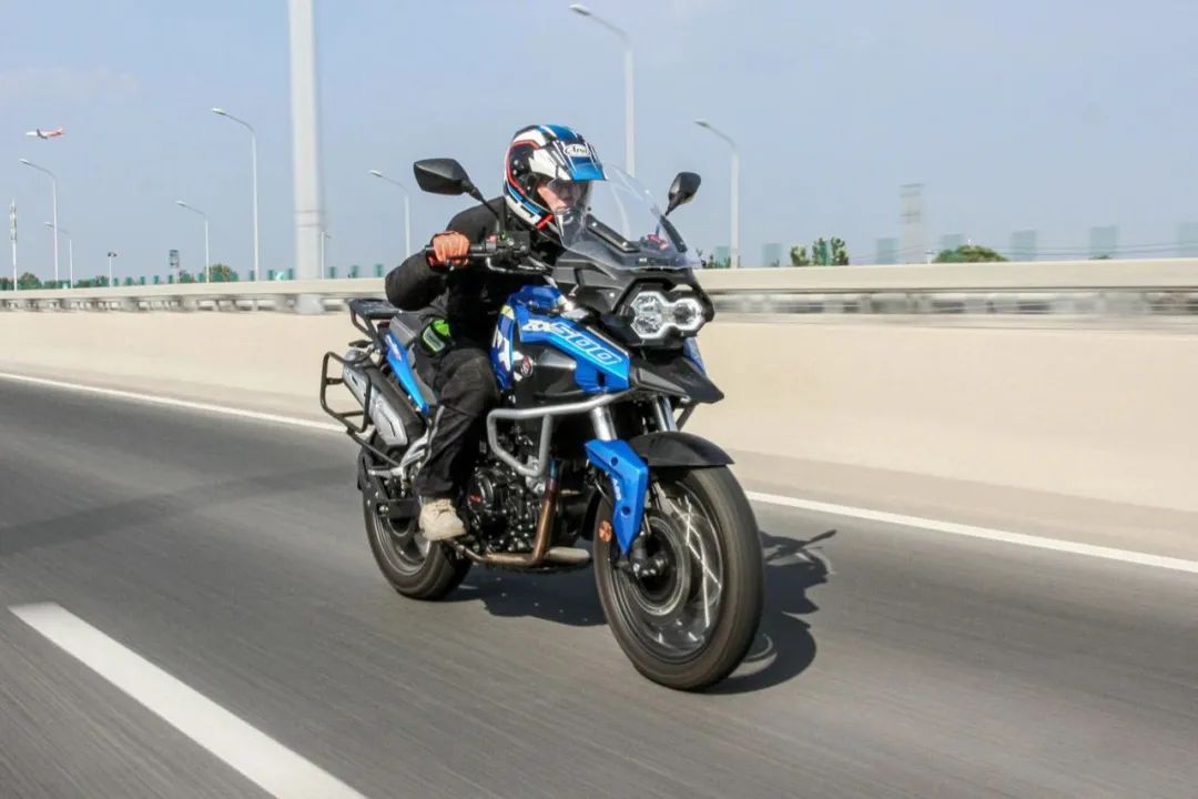 动力强车身轻拉力属性满满试驾赛科龙rx500